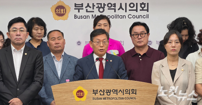 국민의힘 박종철 부산시의원이 총사업비 160억 원 규모의 기장군 강소형 스마트도시 조성사업 중단과 관련해 우성빈 기장군수에게 결정 과정과 판단 근거를 공개하라고 요구했다. 부산시의회 제공
