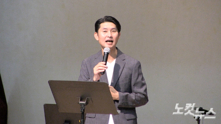 대전CCC 대표 김봉섭 목사가 '2026년 청소년, 청년 One day 수련회' 개회 예배에서 설교하고 있다.
