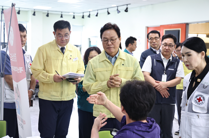 박완수 경남지사 이재민 지원 현장 점검. 경남도청 제공 