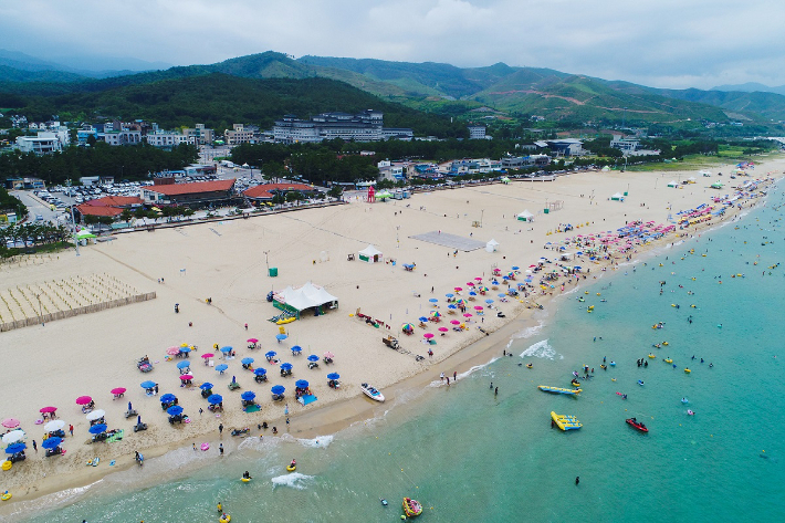 망상해수욕장 전경. 동해시 제공