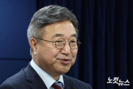 브리핑하는 윤호중 행정안전부 장관