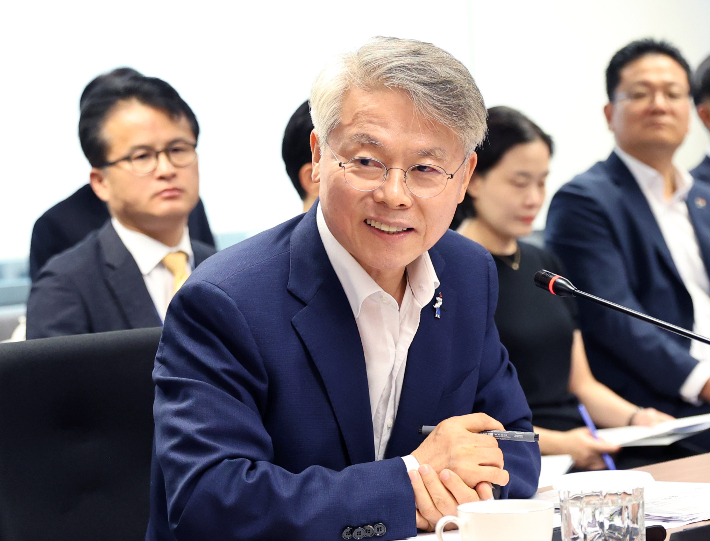 민형배 전남광주통합특별시장이 지난 14일 오후 서울 종로구 대한민국시도지사협의회 대회의실에서 열린 제61차 대한민국시도지사협의회 총회에 참석해 인사말을 하고 있다. 전남광주통합특별시 제공