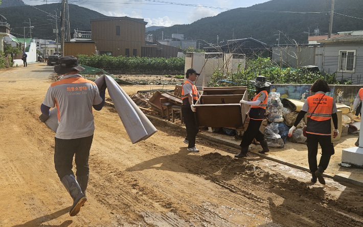 경남 의용소방대 복구 지원. 경남도청 제공 