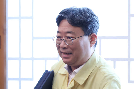 하준경 경제성장수석이 18일 청와대에서 이재명 대통령 주재로 열린 제1회 을지국무회의에 참석하고 있다. 연합뉴스