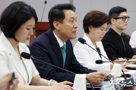 부동산 대책 토론회 인사말하는 오세훈 서울시장