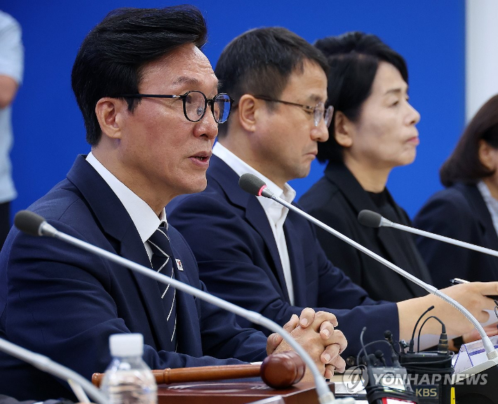 더불어민주당 김민석 대표가 19일 부산 동구 더불어민주당 부산시당에서 열린 부산 최고위원회에서 발언하고 있다. 연합뉴스