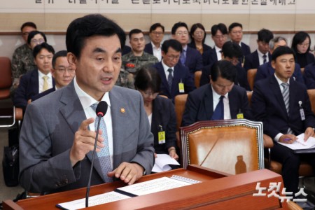 국회 법사위, 업무보고하는 안규백 국방부 장관