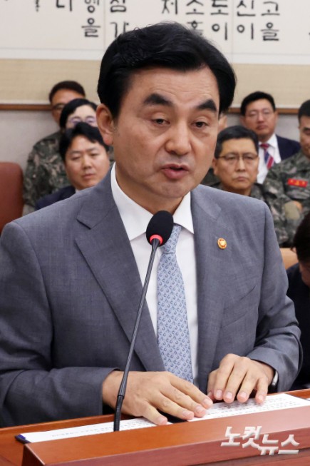 업무보고하는 안규백 장관