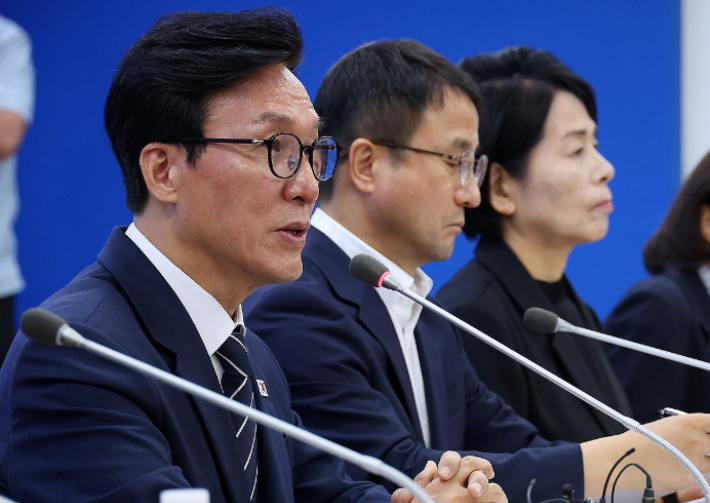 더불어민주당 김민석 대표가 19일 부산 동구 더불어민주당 부산시당에서 열린 부산 최고위원회에서 발언하고 있다. 연합뉴스