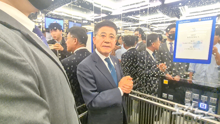 지난 4월 28일 경찰 소환조사에 출석한 정성주 김제시장. 심동훈 기자