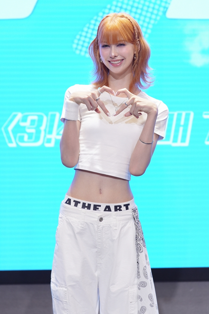 앳하트 미치. 타이탄콘텐츠 제공