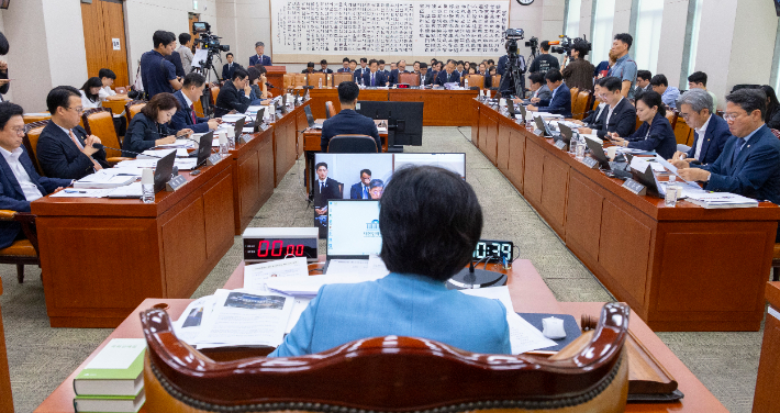 19일 국회에서 법제사법위원회 전체 회의가 열리고 있다. 연합뉴스