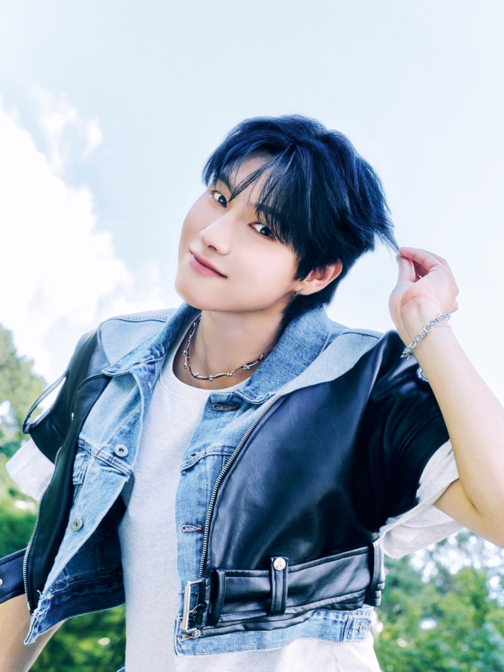 원위 리더 겸 메인 보컬 용훈. RBW 제공