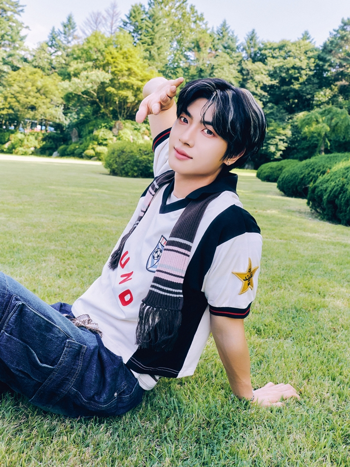 원위 기타 강현. RBW 제공