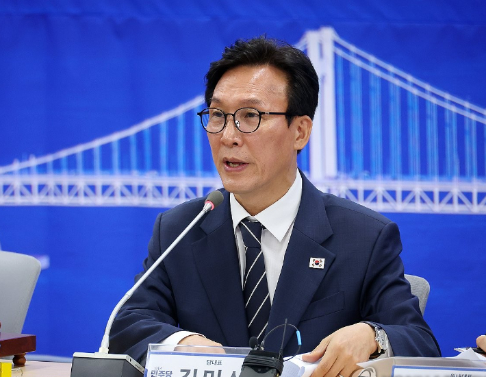 더불어민주당 김민석 대표가 19일 부산 동구 더불어민주당 부산시당에서 열린 부산 최고위원회에서 발언하고 있다. 연합뉴스