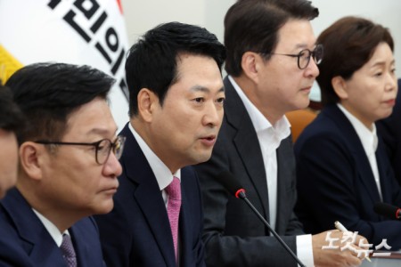최고위 발언하는 장동혁 대표
