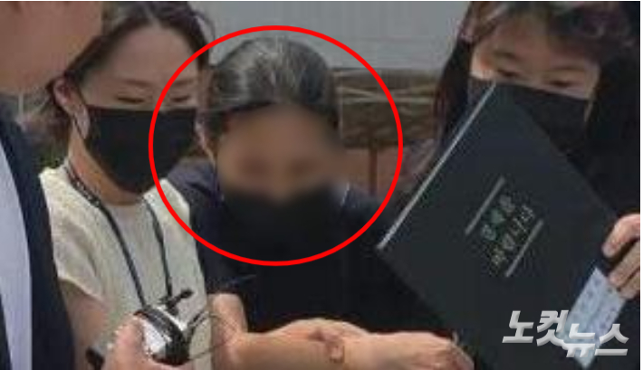충남 천안의 한 교회에서 숨진 11세 남아의 외조모 A씨. 박우경 기자