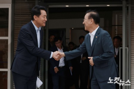 김윤덕 국토교통부 장관과 오세훈 서울시장이 20일 오전 서울 중구 커퍼런스하우스 달개비에서 