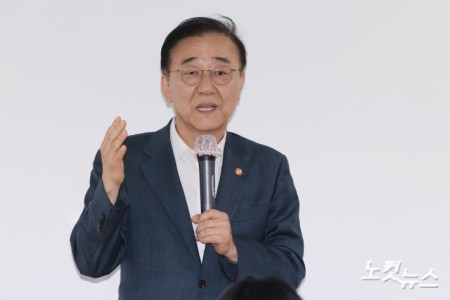 김윤덕 국토교통부 장관이 20일 서울 중구 상연재에서 오세훈 서울시장과의 면담 결과를 발표하고 있다.