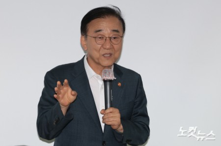 김윤덕 국토교통부 장관이 20일 서울 중구 상연재에서 오세훈 서울시장과의 면담 결과를 발표하고 있다.