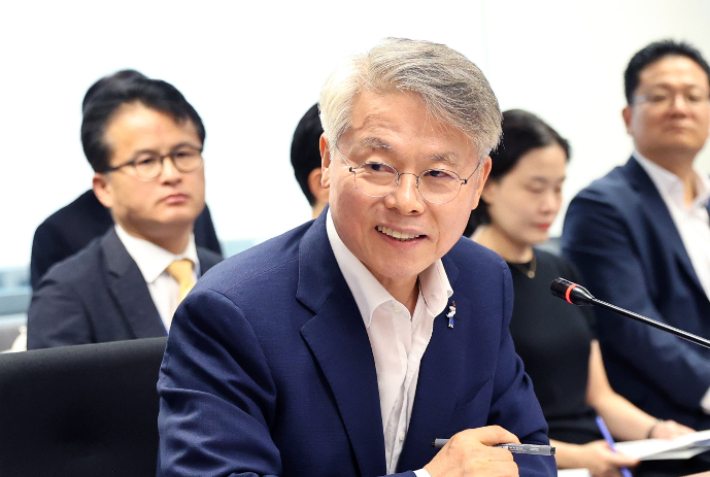 민형배 전남광주통합특별시장이 지난 14일 오후 서울 종로구 대한민국시도지사협의회 대회의실에서 열린 제61차 대한민국시도지사협의회 총회에 참석해 인사말을 하고 있다. 전남광주통합특별시 제공