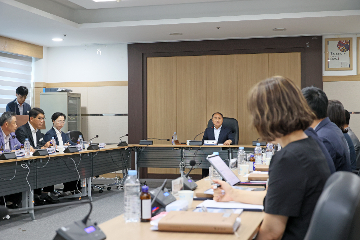 임실군은 20일 한득수 군수 주재로 부군수와 국장, 소관 부서장 등이 참석한 가운데 '민선 9기 공약사업 이행계획 보고회'를 열었다. 임실군 제공