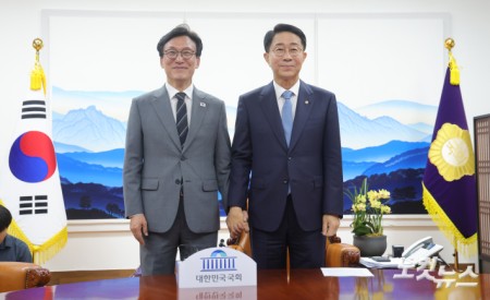 조정식 국회의장 예방한 김민석 민주당 신임 대표