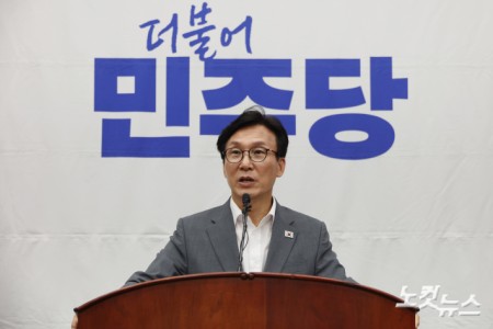 발언하는 김민석 대표