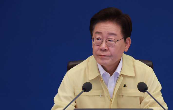 이재명 대통령이 20일 청와대에서 열린 수석보좌관회의에서 발언하고 있다. 연합뉴스