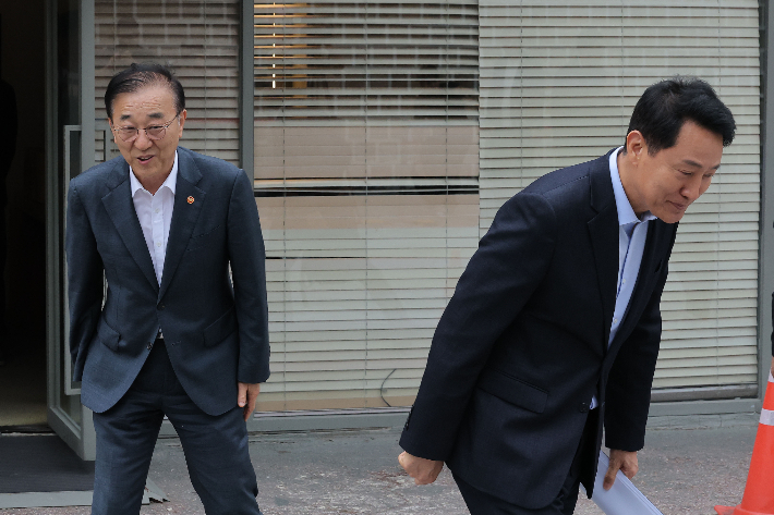 "웃으며 악수했지만"…김윤덕·오세훈, 브리핑도 입장도 따로[노컷브이]