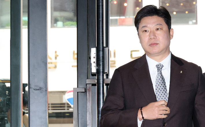 국민의힘 진종오 의원이 20일 서울 여의도 중앙당사에서 열린 당 중앙윤리위원회에 출석하고 있다. 연합뉴스