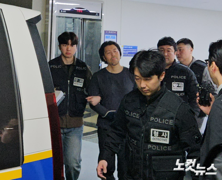 지난 3월 항공사 기장 살인 등 혐의를 받는 전직 부기장 김동환이 부산 부산진경찰서 유치장에서 나와 검찰로 송치되는 모습. 김혜민 기자