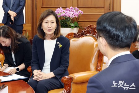 미셸 스틸 주한미국대사가 21일 오후 서울 여의도 국회에서 열린 조정식 국회의장과의 접견에서 인사말을 하고 있다.