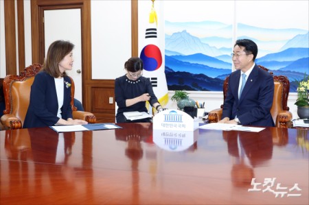 조정식 국회의장이 21일 오후 서울 여의도 국회에서 열린 미셸 스틸 주한미국대사와의 접견에서 인사말을 하고 있다.