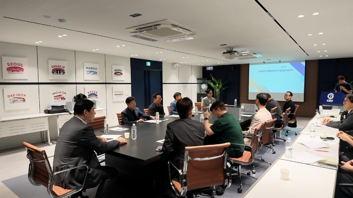 한국 야구 명예의 전당 선정위원회 회의 모습. KBO 제공 