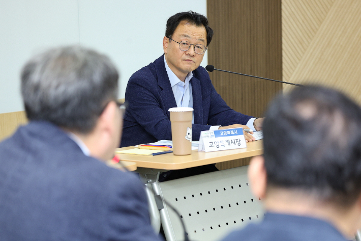 민경선 고양특례시장이 지난 7월 8일 민선 9기 시정회의를 온라인 생중계로 진행했다. 고양시 제공