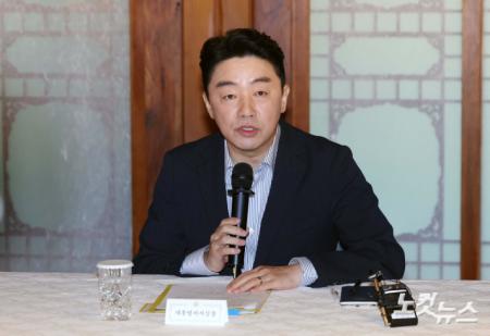 인시말하는 강훈식 비서실장