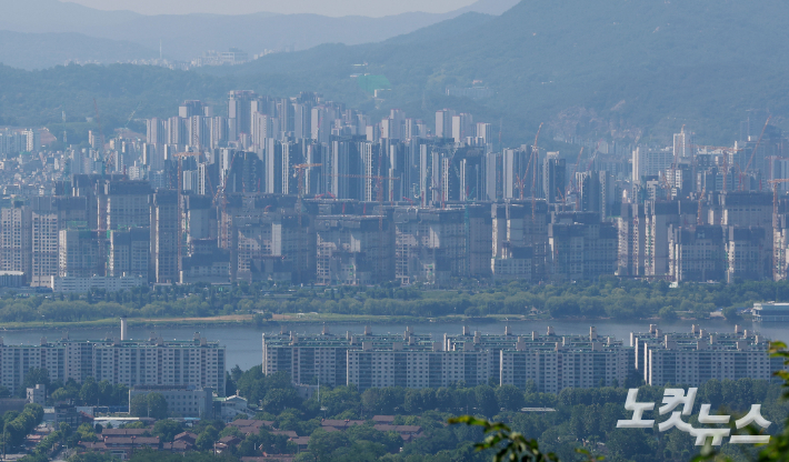 서울 남산에서 바라본 서울 시내 아파트 모습. 류영주 기자