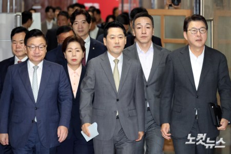 최고위 참석하는 장동혁-정점식