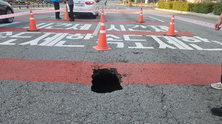 여수시 웅천동에서 발생한 싱크홀. 여수시 제공