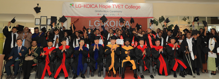 에티오피아 LG-KOICA 희망직업훈련학교가 현지시간 22일 제10회 졸업식을 진행했다. LG전자 제공