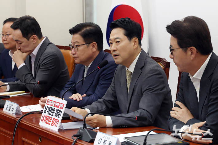 국민의힘 장동혁 대표가 24일 서울 여의도 국회에서 열린 최고위원회의에서 발언을 하고 있다. 윤창원 기자