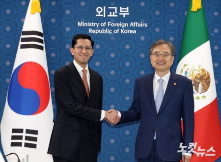 악수하는 한-멕시코 외교장관