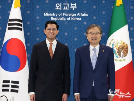 기념 촬영하는 한-멕시코 외교장관