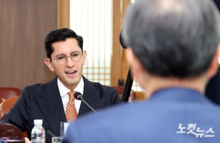 인사말하는 벨라스코 멕시코 외교장관