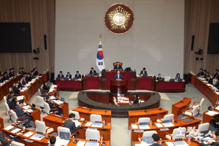 구윤철 부총리 겸 재정경제부 장관이 24일 서울 여의도 국회에서 열린 예산결산특별위원회 전체회의에서 2025회계연도 결산 보고를 하고 있다.