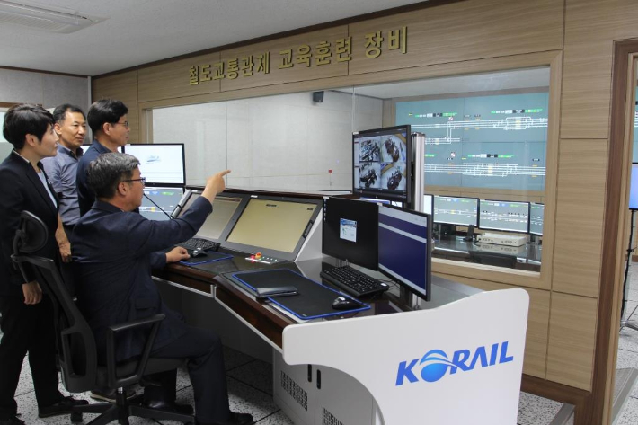 철도교통 관제사 업무 모습. 코레일 제공