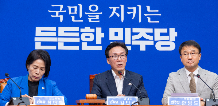 더불어민주당 김민석 대표가 24일 국회에서 열린 최고위원회의에서 발언하고 있다. 연합뉴스