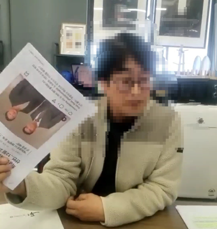 A씨가 익명의 제보를 받아 본인이 직접 증거를 채증했다며 이사들에게 일부 지역 협회 관계자들의 징계 사유에 대한 증거를 열람하고 설명하는 모습. 독자 제공