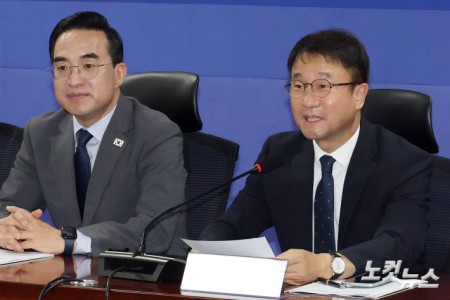 더불어민주당 한병도 원내대표가 25일 서울 여의도 국회 의원회관에서 열린 2027년 예산안 당정협의에서 발언을 하고 있다.